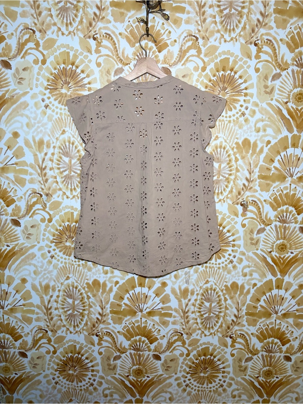 CeCe Eyelet Flutter Sleeve Blouse Taupe Beige V-Neck Boho Coastal Chic Romantic - Picture 5 of 11